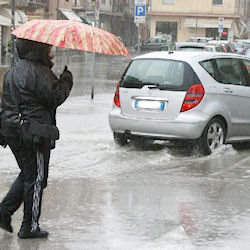 Meteo - Allerta gialla restano aperte oggi le scuole pachinesi.