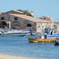 È scontro sull'approdo Porticciolo di Marzamemi.