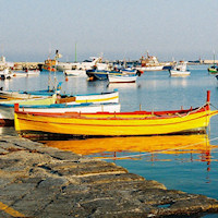 In piazza per bloccare il pontile