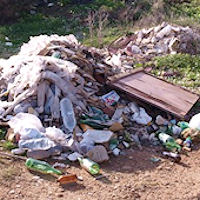 Il territorio, ricadente sotto la competenza della Provincia regionale di Siracusa è pieno di discariche