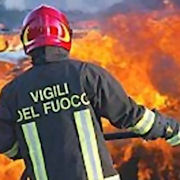 Incendiata la sede di «Acqua azzurra» al vaglio degli investigatori varie piste