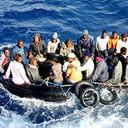 Intercettato un gommone con a bordo 45 immigrati