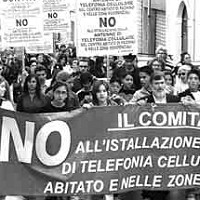 In corteo contro l’antenna anche studenti e assessori