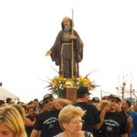 Patrono, abbraccio in mare