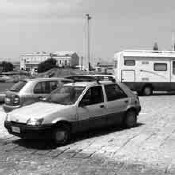 Le macchine invadono il piazzale Balata