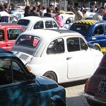 Le mitiche Fiat 500 sfilano in piazza Vittorio Emanuele