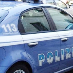 Una persona denunciata per rapina a un anziano e un’altra per furto d'auto