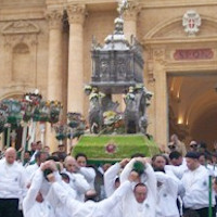 San Corrado: Processione dei fedeli sulla Provinciale 19