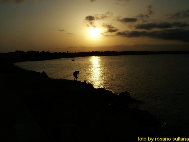 Marzamemi la diga al tramonto