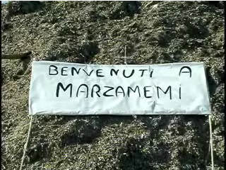 Il Comitato Pro Marzamemi denuncia la presenza di cumuli di alghe a Marzamemi