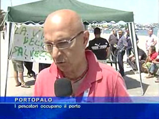  Portopalo - I pescatori occupano il porto